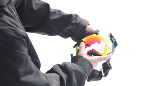 SMITH I/OX Snow Goggles Lens Change - image 10 from the video